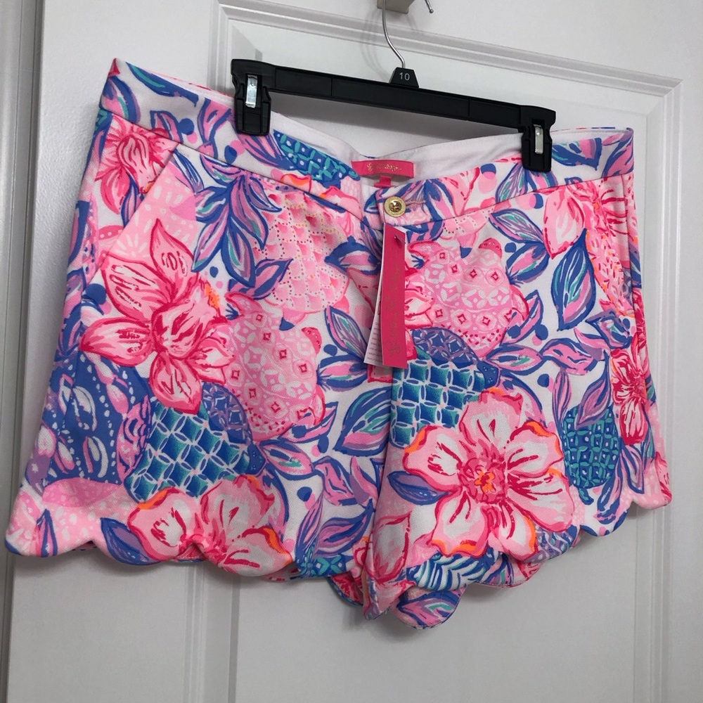 NWT Lilly Pulitzer scalloped shorts. Size 16